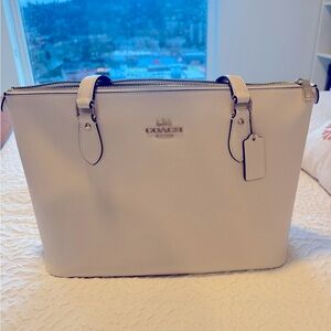New Coach Outlet Gallery Tote Bag In cream/ivory